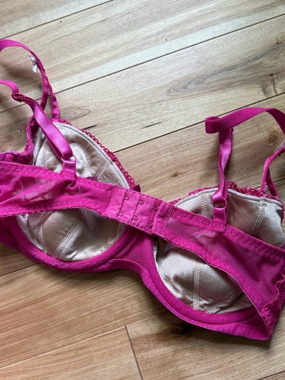 VS Magenta Lace Bra - Picture 3 of 3